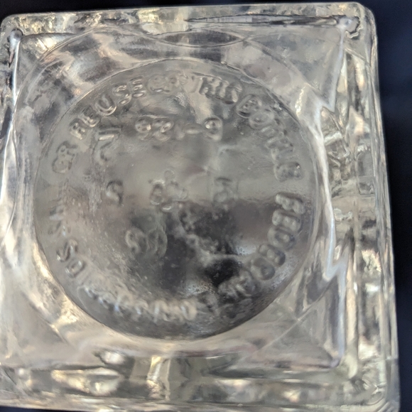 Vintage pressed glass decanter - Picture 5 of 5